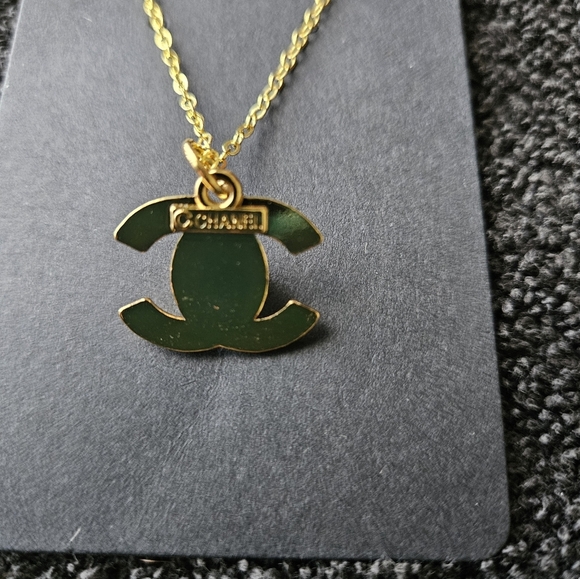 Elegant Gold Charm - Picture 2 of 2